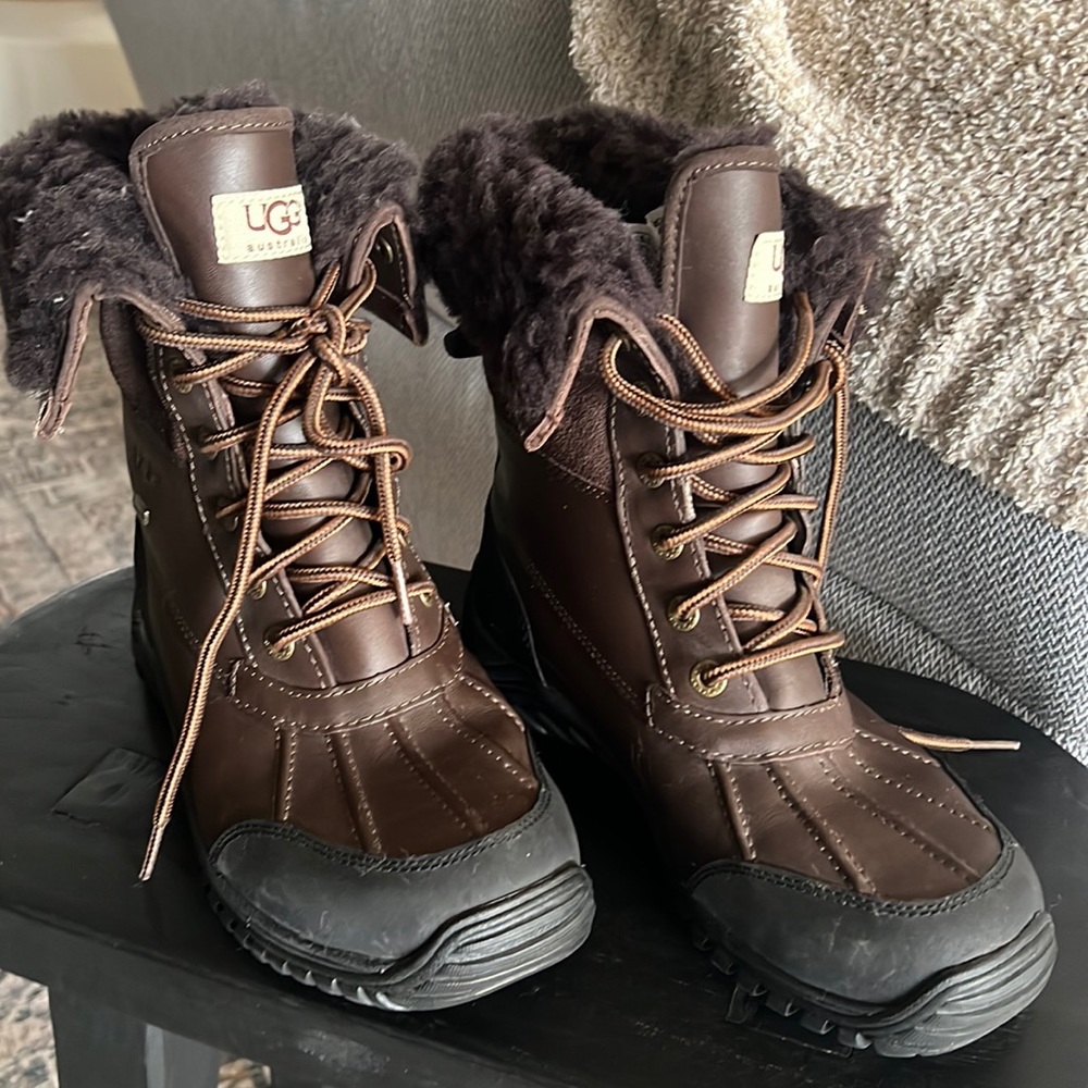 COPY - UGG Adirondack II - boots - absolute mint condition.  Worn ONCE!